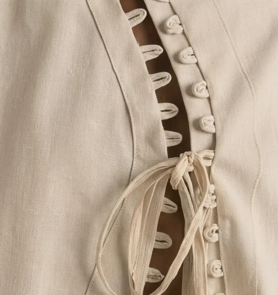 Hidden placket detail